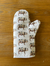 Load image into Gallery viewer, Pig Single Oven Mitt
